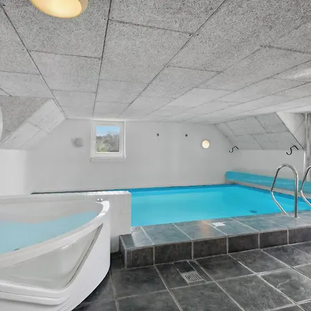 Lovely In With Private Swimming Pool, Be Inside Or Outside